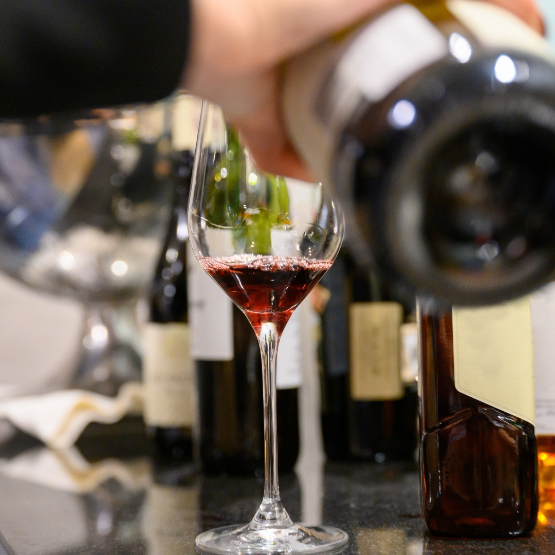 Ilustração blog https://www.abs-brasil.com/noticia/abs-brasil/abs-rs-abre-inscricoes-para-o-curso-de-sommelier-presencial-na-serra-gaucha